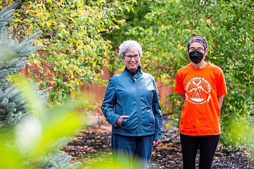 MIKAELA MACKENZIE / WINNIPEG FREE PRESS

Charleen Frenette (left) and Myrna Donald, who volunteer with United for Literacy, in Winnipeg on Friday, Oct. 6, 2023. For Aaron Epp story.
Winnipeg Free Press 2023.