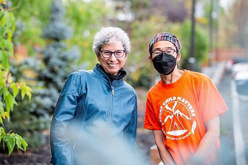 MIKAELA MACKENZIE / WINNIPEG FREE PRESS

Charleen Frenette (left) and Myrna Donald, who volunteer with United for Literacy, in Winnipeg on Friday, Oct. 6, 2023. For Aaron Epp story.
Winnipeg Free Press 2023.