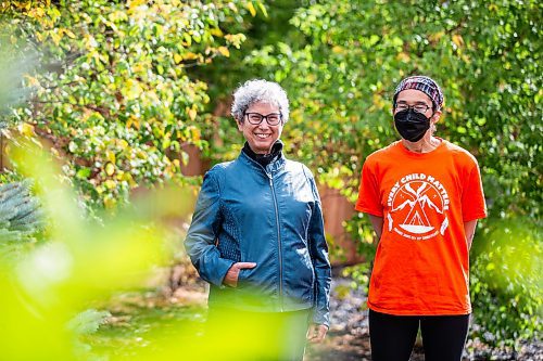 MIKAELA MACKENZIE / WINNIPEG FREE PRESS

Charleen Frenette (left) and Myrna Donald, who volunteer with United for Literacy, in Winnipeg on Friday, Oct. 6, 2023. For Aaron Epp story.
Winnipeg Free Press 2023.