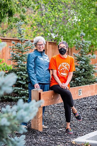 MIKAELA MACKENZIE / WINNIPEG FREE PRESS

Charleen Frenette (left) and Myrna Donald, who volunteer with United for Literacy, in Winnipeg on Friday, Oct. 6, 2023. For Aaron Epp story.
Winnipeg Free Press 2023.