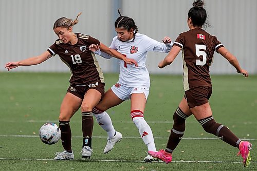 JOHN WOODS / WINNIPEG FREE PRESS
University of Manitoba Bisons&#x2019; Mia Fonseca (19) defends against University of Winnipeg Wesmen&#x2019;s Brianna Machado (1) at the Ralph Cantafio Complex Sunday, October 8, 2023.

Reporter: ?