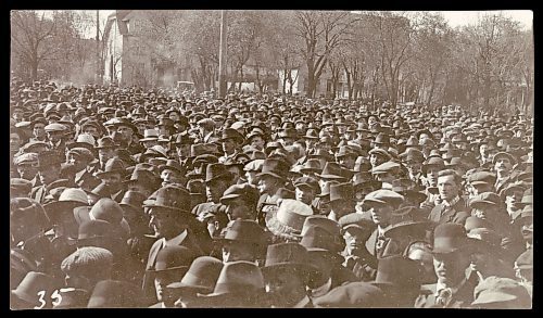 WINNIPEG FREE PRESS ARCHIVES
Winnipeg General Strike 1919

- strikers rally at Victoria Park during the early days of the strike