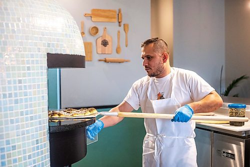 MIKAELA MACKENZIE / WINNIPEG FREE PRESS

Mohamad Yassin, chef, bakes flatbreads at Winnibakes on Monday, Oct. 2, 2023. For Eva story.
Winnipeg Free Press 2023.