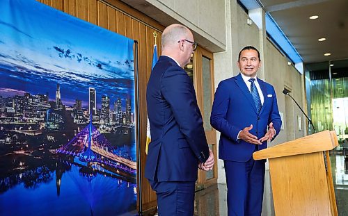 RUTH BONNEVILLE / WINNIPEG FREE PRESS
 
LOCAL - Kinew/Gillingham

Premier-Designate Wab Kinew and 
Mayor Scott Gillingham, hold press conference at City Hall following the first meeting of premier-designate and mayor Tuesday. 


 Oct 10, 2023

