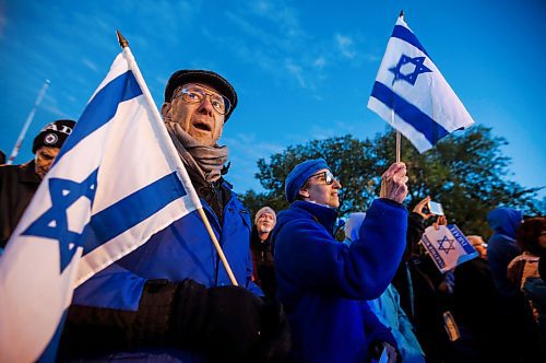 JOHN WOODS / WINNIPEG FREE PRESS
Brian Richardson and supporters of Israel&#x2019;s conflict with Palestine sign anthems as they gather at a rally at the Asper Jewish Community Campus in Winnipeg Tuesday, October 10, 2023. 

Reporter: macintosh