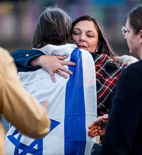 JOHN WOODS / WINNIPEG FREE PRESS
Councillor Sherri Rollins embraces a supporter of Israel&#x2019;s conflict with Palestine gather at a rally at the Asper Jewish Community Campus in Winnipeg Tuesday, October 10, 2023. 

Reporter: macintosh