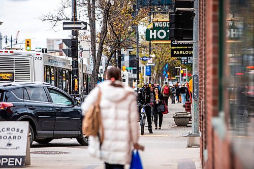 MIKAELA MACKENZIE / WINNIPEG FREE PRESS

People walk downtown on Main Street in Winnipeg on Wednesday, Oct. 11, 2023. For public safety story.
Winnipeg Free Press 2023.