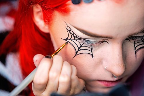 MIKAELA MACKENZIE / WINNIPEG FREE PRESS

Maddy Harms demonstrates how to add shading under the bottom lines for a spiderweb Halloween make-up look on Wednesday, Oct. 11, 2023. For AV Kitching story.
Winnipeg Free Press 2023.