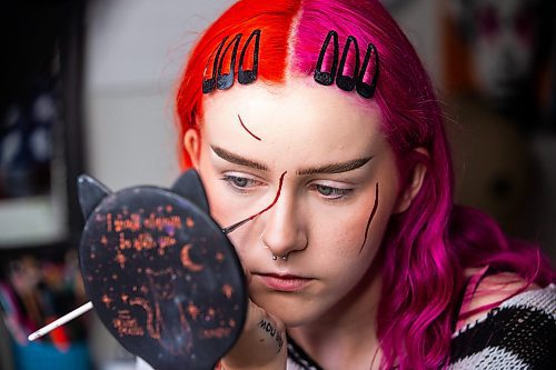 MIKAELA MACKENZIE / WINNIPEG FREE PRESS

Maddy Harms demonstrates how to start with maroon lines for a faux stitches Halloween make-up look on Wednesday, Oct. 11, 2023. For AV Kitching story.
Winnipeg Free Press 2023.