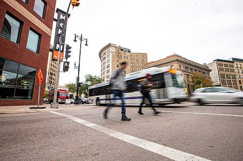 MIKAELA MACKENZIE / WINNIPEG FREE PRESS

People walk downtown on Main Street in Winnipeg on Wednesday, Oct. 11, 2023. For public safety story.
Winnipeg Free Press 2023.