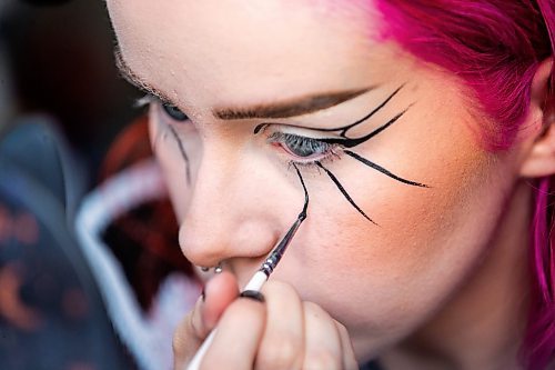 MIKAELA MACKENZIE / WINNIPEG FREE PRESS

Maddy Harms demonstrates how to add more lines under the eye for a spiderweb Halloween make-up look on Wednesday, Oct. 11, 2023. For AV Kitching story.
Winnipeg Free Press 2023.