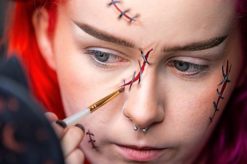 MIKAELA MACKENZIE / WINNIPEG FREE PRESS

Maddy Harms demonstrates how to add shading at the end of each stitch line for a faux stitches Halloween make-up look on Wednesday, Oct. 11, 2023. For AV Kitching story.
Winnipeg Free Press 2023.