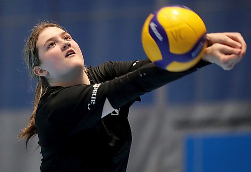 Selkirk&#x2019;s Brooklyn Grobb-Prins, a 16-year-old volleyball player who is the lone Manitoban who has relocated to Richmond, B.C., for the NEP national (youth program) until Christmas. Participating in drills at the Olympic Oval, Wednesday, October 11, 2023. (TREVOR HAGAN / WINNIPEG FREE PRESS)