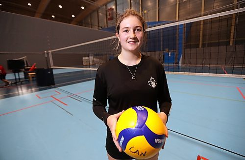 Selkirk&#x2019;s Brooklyn Grobb-Prins, a 16-year-old volleyball player who is the lone Manitoban who has relocated to Richmond, B.C., for the NEP national (youth program) until Christmas. Participating in drills at the Olympic Oval, Wednesday, October 11, 2023. (TREVOR HAGAN / WINNIPEG FREE PRESS)