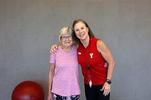 28092023
Gym enthusiast Polly Fleming and Brandon YMCA fitness class supervisor Sue Palmer at the gym.
(Tim Smith/The Brandon Sun)