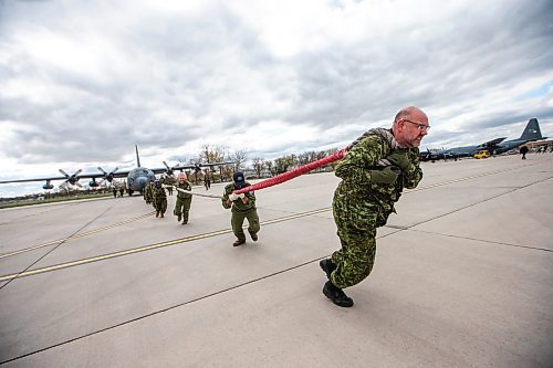 MIKAELA MACKENZIE / WINNIPEG FREE PRESS

Chris Allan leads the Grizzlies team as they pull the Herc in a plane pull event in support of United Way Winnipeg held at 17 Wing Winnipeg on Friday, Oct. 13, 2023. Standup.
Winnipeg Free Press 2023.