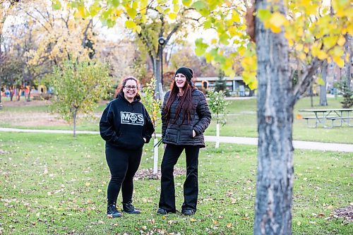 MIKAELA MACKENZIE / WINNIPEG FREE PRESS

Sarah Ruff (left) and Dana Tucker Khan, who volunteer with the Mutual Aid Society (MAS) Winnipeg, on Friday, Oct. 13, 2023. For volunteer story.
Winnipeg Free Press 2023.