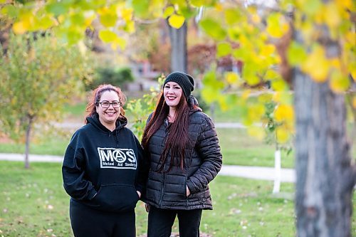 MIKAELA MACKENZIE / WINNIPEG FREE PRESS

Sarah Ruff (left) and Dana Tucker Khan, who volunteer with the Mutual Aid Society (MAS) Winnipeg, on Friday, Oct. 13, 2023. For volunteer story.
Winnipeg Free Press 2023.