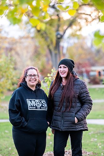 MIKAELA MACKENZIE / WINNIPEG FREE PRESS

Sarah Ruff (left) and Dana Tucker Khan, who volunteer with the Mutual Aid Society (MAS) Winnipeg, on Friday, Oct. 13, 2023. For volunteer story.
Winnipeg Free Press 2023.