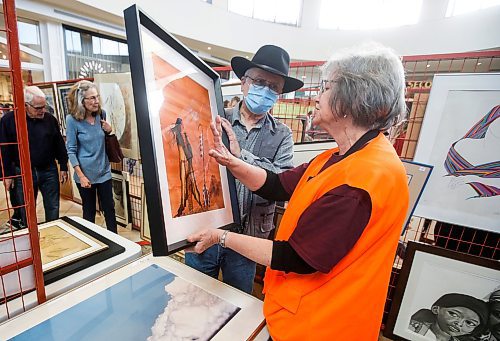 JOHN WOODS / WINNIPEG FREE PRESS
Wilma Sotas, a volunteer, discusses a piece with Josip Votincan at the Grands &#x2019;n&#x2019; More art sale at St Vital Centre in Winnipeg Sunday, October 15, 2023. 

Reporter: standup