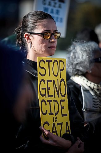 JOHN WOODS / WINNIPEG FREE PRESS
People gather to protest the war with Israel at the Human Rights Museum in Winnipeg Sunday, October 15, 2023. 

Reporter: searle