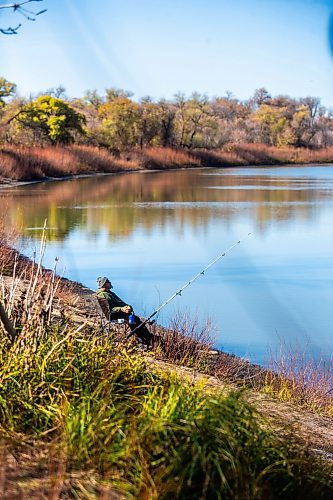 MIKAELA MACKENZIE / WINNIPEG FREE PRESS

Paul (no last name given) enjoys the sunshine and fishes on the Red River at Maple Grove Park in Winnipeg on Monday, Oct. 16, 2023. Standup.
Winnipeg Free Press 2023.