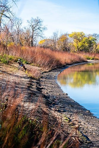 MIKAELA MACKENZIE / WINNIPEG FREE PRESS

Paul (no last name given) enjoys the sunshine and fishes on the Red River at Maple Grove Park in Winnipeg on Monday, Oct. 16, 2023. Standup.
Winnipeg Free Press 2023.