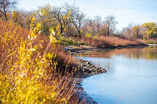 MIKAELA MACKENZIE / WINNIPEG FREE PRESS

Paul (no last name given) enjoys the sunshine and fishes on the Red River at Maple Grove Park in Winnipeg on Monday, Oct. 16, 2023. Standup.
Winnipeg Free Press 2023.