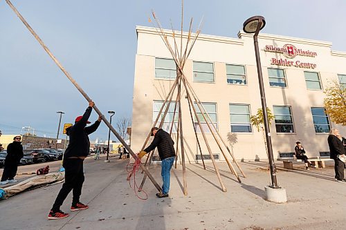 MIKE DEAL / WINNIPEG FREE PRESS
Volunteers put up a teepee outside Siloam Mission at the start of the day long Gizhe Waa Tii-Si-Win Expo.
The Gizhe Waa Tii-Si-Win Expo is a volunteer-driven, community-based initiative. At the Expo, service providers come together across sectors, on one day and in one place, to deliver essential, dignity-enhancing services for people experiencing or at risk of homelessness, for free. The event&#x2019;s name means &#x201c;working with love, kindness and generosity for others&#x201d; in Anishinaabemowin.
See Tyler Searle story
231017 - Tuesday, October 17, 2023.