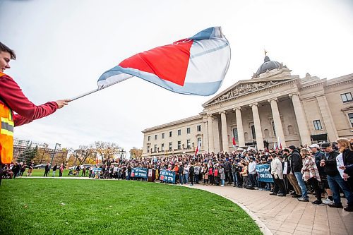 MIKAELA MACKENZIE / WINNIPEG FREE PRESS

Striking MPI employees rally at the Manitoba Legislative Building on Tuesday, Oct. 17, 2023. For Malak story.
Winnipeg Free Press 2023.