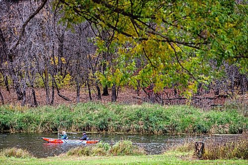 MIKAELA MACKENZIE / WINNIPEG FREE PRESS

Angela Faulkner and Rob Turner go for a kayak (possibly the last of the season) on the La Salle River in La Barriere Park on Tuesday, Oct. 17, 2023. Standup.
Winnipeg Free Press 2023.