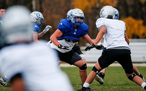 JOHN WOODS / WINNIPEG FREE PRESS
Oak Park Raiders Braiden Degroot (48) blocks at practice in Winnipeg Tuesday, October 17, 2023. 

Reporter: josh