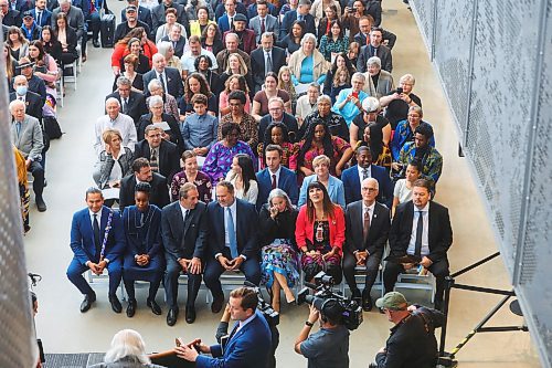 MIKE DEAL / WINNIPEG FREE PRESS

Wab Kinew with cabinet - first two rows