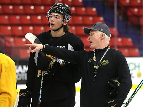 Del Pedrick discusses a drill with Roger McQueen during a Brandon Wheat Kings practice earlier this season. (Perry Bergson/The Brandon Sun)
Oct. 18, 2023