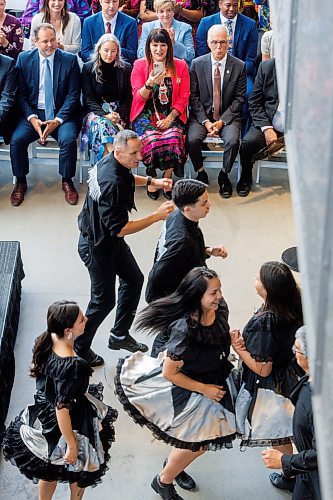 MIKE DEAL / WINNIPEG FREE PRESS
MLA Bernadette Smith and soon to be Minister of housing, addictions and homelessness and minister responsible for mental health, records the dancing being performed by the Norman Chief Memorial Dancers.
Manitoba NDP Leader Wab Kinew was sworn in Wednesday as the province&#x2019;s 25th premier in a ceremony filled with Indigenous culture and traditions.
The Fort Rouge MLA became the first First Nations premier of a Canadian province after taking the oath of office from Lt.-Gov. Anita Neville in front of an invitation-only crowd at The Leaf horticultural exhibit in Assiniboine Park.
231018 - Wednesday, October 18, 2023.