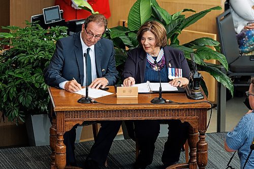 Ron Kostyshyn taking the oath of office from Lt.-Gov. Anita Neville, becoming minister of agriculture.
Manitoba NDP Leader Wab Kinew was sworn in Wednesday as the province’s 25th premier in a ceremony filled with Indigenous culture and traditions. (Mike Deal/Winnipeg Free Press)