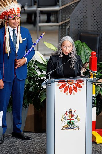 MIKE DEAL / WINNIPEG FREE PRESS
Nahanni Fontaine taking the oath of office from Lt.-Gov. Anita Neville, becoming minister of families, minister responsible for accessibility and minister responsible for gender equity.
Manitoba NDP Leader Wab Kinew was sworn in Wednesday as the province&#x2019;s 25th premier in a ceremony filled with Indigenous culture and traditions.
The Fort Rouge MLA became the first First Nations premier of a Canadian province after taking the oath of office from Lt.-Gov. Anita Neville in front of an invitation-only crowd at The Leaf horticultural exhibit in Assiniboine Park.
231018 - Wednesday, October 18, 2023.