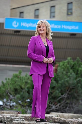 RUTH BONNEVILLE / WINNIPEG FREE PRESS

 intersection - Country Singer Cindi Cain 

Portraits of singer Cindi Cain outside St. Boniface Hospital where she volunteers her time singing to patients.  

What: This is for an Intersection piece on Cindi, a decorated country singer who's been in the biz for decades, who now volunteers her time singing to patients in the palliative care unit at St B Hospital 


October 17th, 2023