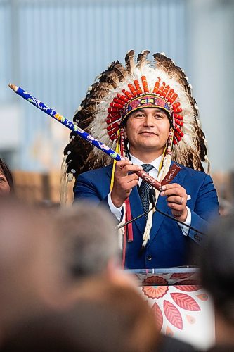 MIKAELA MACKENZIE / WINNIPEG FREE PRESS

Wab Kinew lifts a pipe during a chief song at his swearing-in ceremony at The Leaf on Wednesday, Oct. 18, 2023.
Winnipeg Free Press 2023.