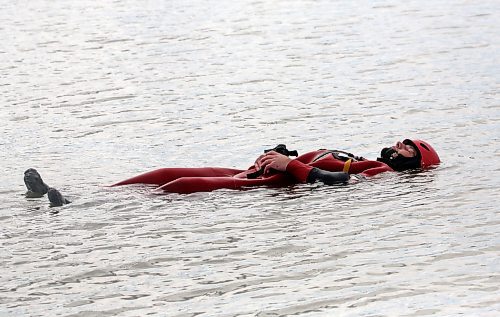 A student from the Manitoba Emergency Services College tests a water training immersion suit during surface water rescue education in the Assiniboine River at Dinsdale Park on Wednesday afternoon. (Matt Goerzen/The Brandon Sun)