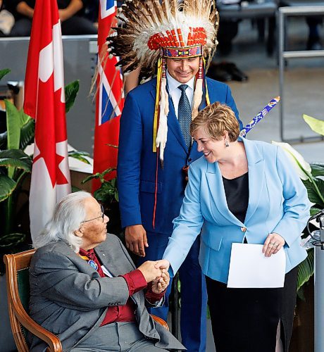 MIKE DEAL / WINNIPEG FREE PRESS
Lisa Naylor shakes former senator Murray Sinclair, who presided over the signing of the oaths, before taking the oath of office from Lt.-Gov. Anita Neville, becoming Minister of Transportation and Infrastructure, Minister of Consumer Protection and Government Services.
Manitoba NDP Leader Wab Kinew was sworn in Wednesday as the province&#x2019;s 25th premier in a ceremony filled with Indigenous culture and traditions.
The Fort Rouge MLA became the first First Nations premier of a Canadian province after taking the oath of office from Lt.-Gov. Anita Neville in front of an invitation-only crowd at The Leaf horticultural exhibit in Assiniboine Park.
231018 - Wednesday, October 18, 2023.