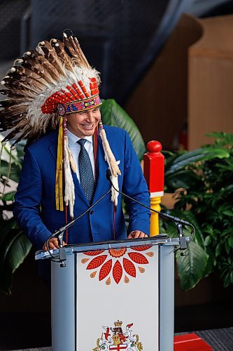 MIKE DEAL / WINNIPEG FREE PRESS
Manitoba NDP Leader Wab Kinew was sworn in Wednesday as the province&#x2019;s 25th premier in a ceremony filled with Indigenous culture and traditions.
The Fort Rouge MLA became the first First Nations premier of a Canadian province after taking the oath of office from Lt.-Gov. Anita Neville in front of an invitation-only crowd at The Leaf horticultural exhibit in Assiniboine Park.
231018 - Wednesday, October 18, 2023.