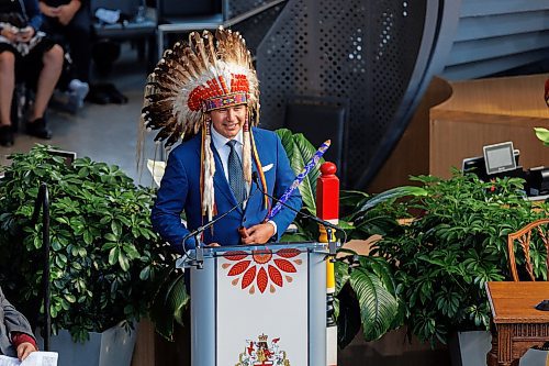 MIKE DEAL / WINNIPEG FREE PRESS
Manitoba NDP Leader Wab Kinew was sworn in Wednesday as the province&#x2019;s 25th premier in a ceremony filled with Indigenous culture and traditions.
The Fort Rouge MLA became the first First Nations premier of a Canadian province after taking the oath of office from Lt.-Gov. Anita Neville in front of an invitation-only crowd at The Leaf horticultural exhibit in Assiniboine Park.
231018 - Wednesday, October 18, 2023.