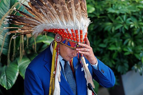 MIKE DEAL / WINNIPEG FREE PRESS
Manitoba NDP Leader Wab Kinew was sworn in Wednesday as the province&#x2019;s 25th premier in a ceremony filled with Indigenous culture and traditions.
The Fort Rouge MLA became the first First Nations premier of a Canadian province after taking the oath of office from Lt.-Gov. Anita Neville in front of an invitation-only crowd at The Leaf horticultural exhibit in Assiniboine Park.
231018 - Wednesday, October 18, 2023.