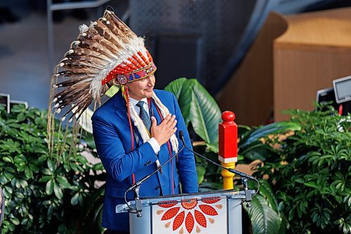 MIKE DEAL / WINNIPEG FREE PRESS
Manitoba NDP Leader Wab Kinew was sworn in Wednesday as the province&#x2019;s 25th premier in a ceremony filled with Indigenous culture and traditions.
The Fort Rouge MLA became the first First Nations premier of a Canadian province after taking the oath of office from Lt.-Gov. Anita Neville in front of an invitation-only crowd at The Leaf horticultural exhibit in Assiniboine Park.
231018 - Wednesday, October 18, 2023.