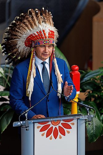 MIKE DEAL / WINNIPEG FREE PRESS
Manitoba NDP Leader Wab Kinew was sworn in Wednesday as the province&#x2019;s 25th premier in a ceremony filled with Indigenous culture and traditions.
The Fort Rouge MLA became the first First Nations premier of a Canadian province after taking the oath of office from Lt.-Gov. Anita Neville in front of an invitation-only crowd at The Leaf horticultural exhibit in Assiniboine Park.
231018 - Wednesday, October 18, 2023.