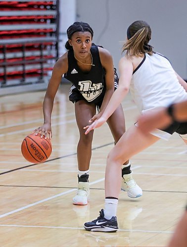 RUTH BONNEVILLE / WINNIPEG FREE PRESS

Sports - Basketb

U of W women's basketball practice at Duckworth Centre Wednesday. 

Photo of Jennifer Kallong at practice.  



October 18th, 2023