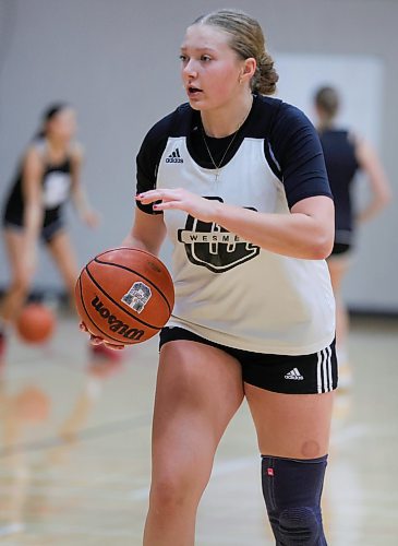 RUTH BONNEVILLE / WINNIPEG FREE PRESS

Sports - Basketb

U of W women's basketball practice at Duckworth Centre Wednesday. 

Photo of Carmen Hiebert at practice.  



October 18th, 2023