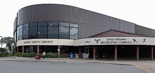 MIKE DEAL / WINNIPEG FREE PRESS

The name of the West End Library was officially changed to the Harvey Smith Library during a ceremony at the Cindy Klassen Recreational Complex Tuesday morning. 

180731 - Tuesday, July 31, 2018.