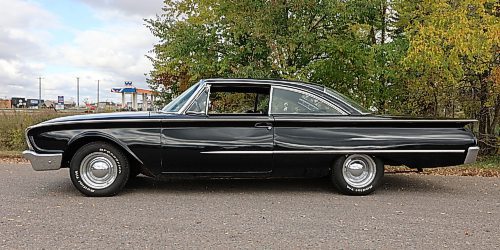 Jeff Munro's 1960 black Starliner two-door hard top on a fall day in a parking lot in north Brandon on Thursday. (Michele McDougall/The Brandon Sun) 